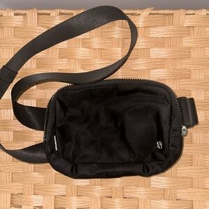 Lululemon crossbody black